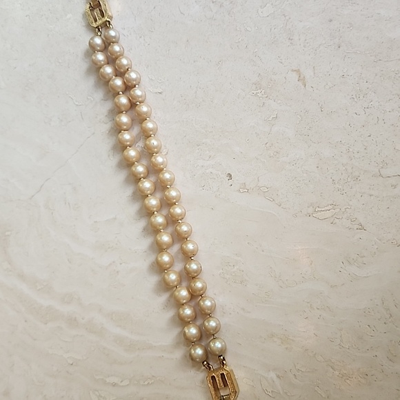 Givenchy 1977 Gold Faux Pearl Bracelet - Picture 6 of 7